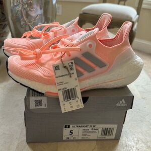 Women’s Brand New Pink Ultraboost 22